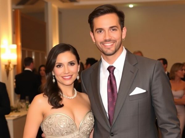 Persoane îmbrăcate elegant pentru un eveniment formal.